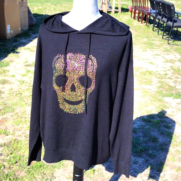 LIV MILANO Sweaters - NWT LIV MILANO BLACK EMBELLISHED SKULL HOODIE SWEATER L